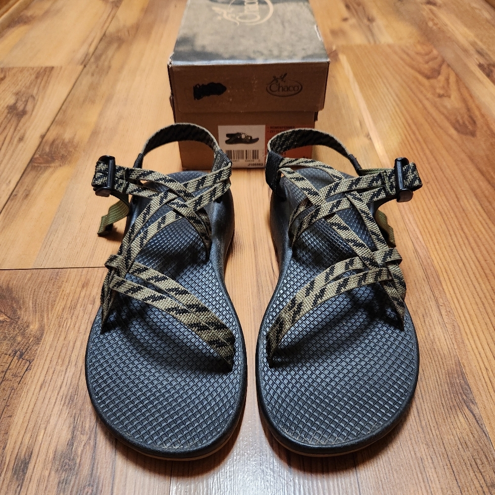 Like New Chaco Green and Black Sandals 10 ZX1 Classic